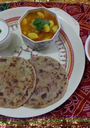 A picture of Rajgira aloo paratha with aloo ki sabji.