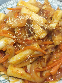 韓式泡菜五花肉炒年糕 的食譜成品照片