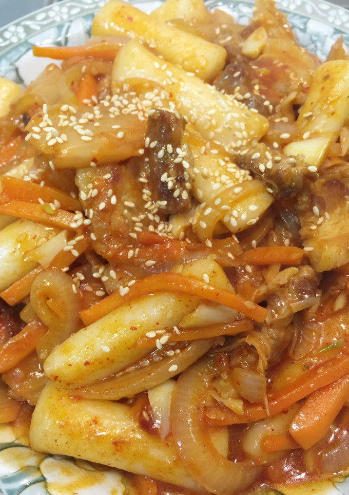 韓式泡菜五花肉炒年糕 的食譜成品照片