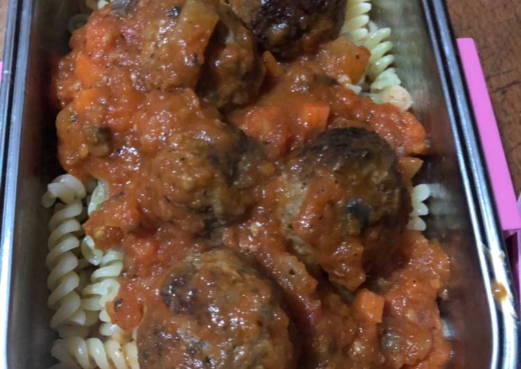 Bahan Pasta bolognaise with meatball/ pasta saus bolognaise dengan bola daging | Resep Bumbu Pasta bolognaise with meatball/ pasta saus bolognaise dengan bola daging Yang Enak Dan Lezat