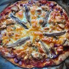 Una foto de Pizza de anchoas casera