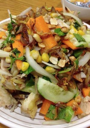 Hình của món Gỏi gà rau củ.