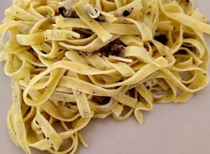Una foto de Pasta con trufa negra fresca