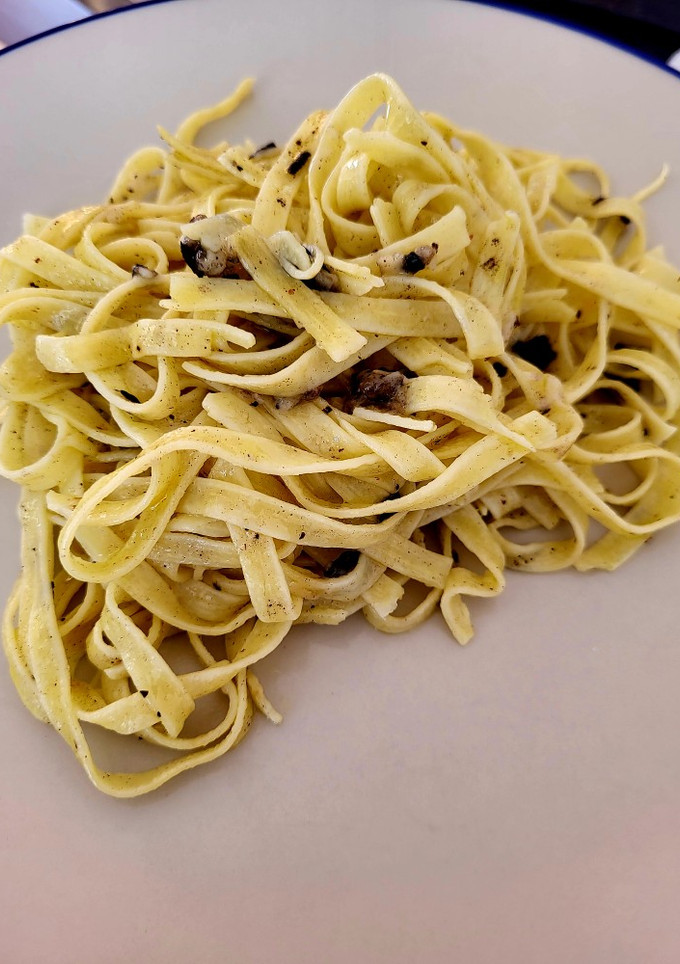Una foto de Pasta con trufa negra fresca