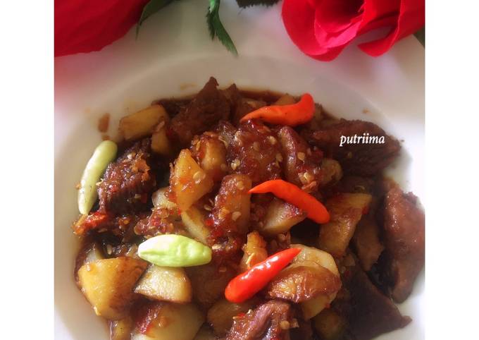 Semur daging kentang