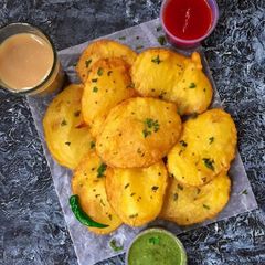 Potato fritters(aloo pakoda) A picture of Potato fritters(aloo pakoda).