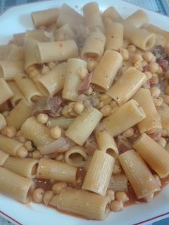 Una foto de Rigatoni e ceci alla romana
