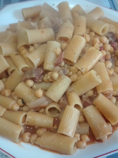 Una foto de Rigatoni e ceci alla romana