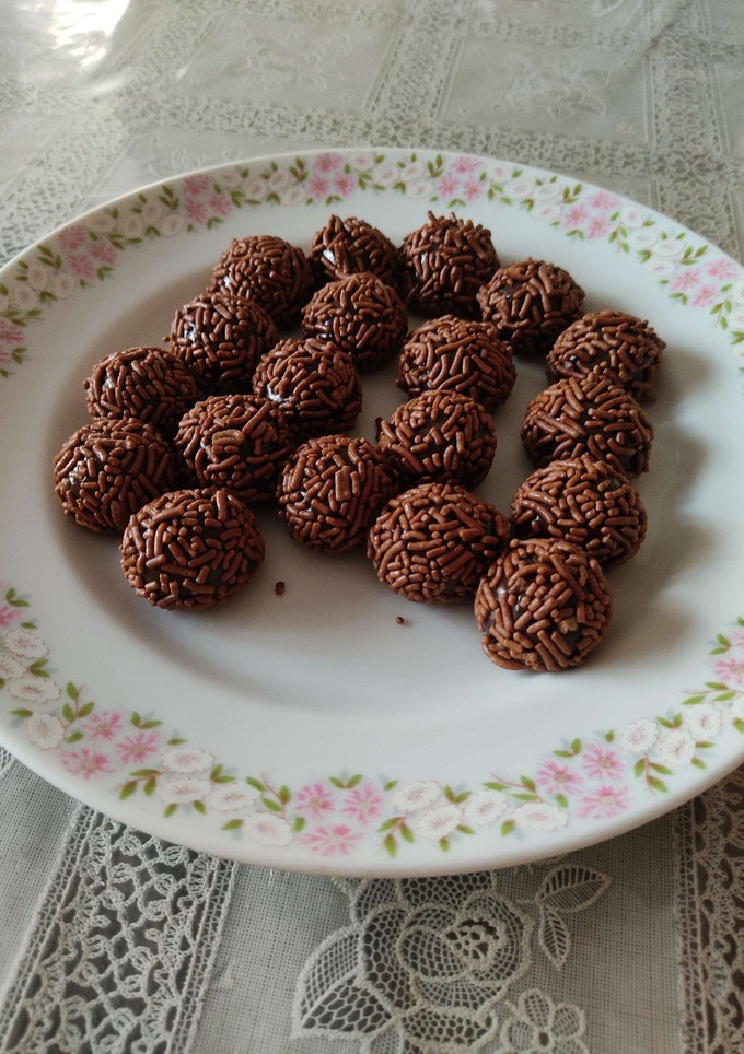 Una foto de Brigadeiros, las trufas brasileñas más famosas