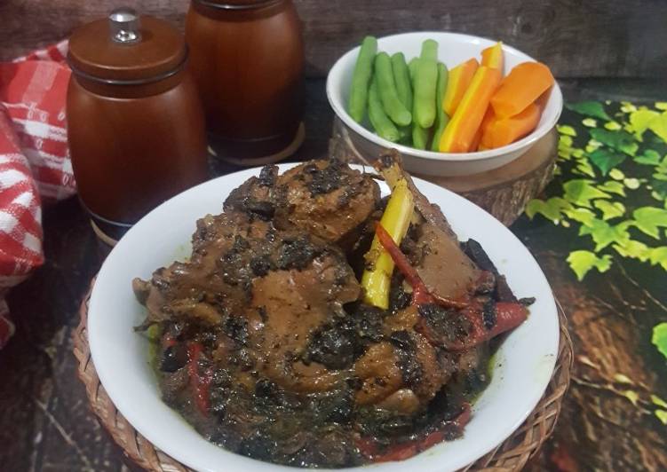 Pindang ayam kluwak