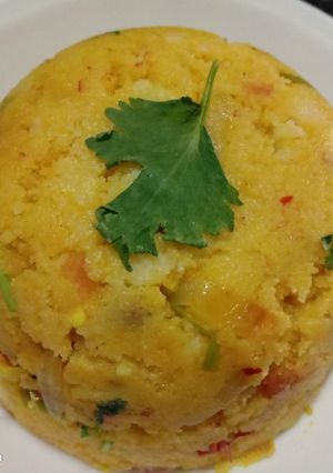 सूजी उपमा (Suji Upma recipe in Hindi) रेसिपी मुख्य फोटो