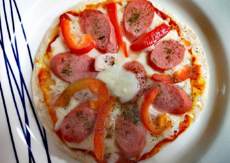 Pizza casera en tortillas rapiditas Receta de Romy Repetto Cookpad