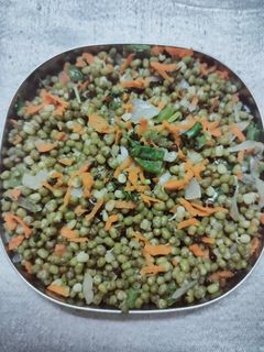 பாசிப்பயிறு கேரட் சுண்டல் (Paasipayaru sundal recipe in tamil) செய்முறை முக்கிய புகைப்படம்