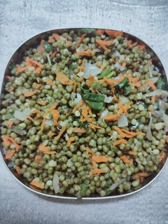 பாசிப்பயிறு கேரட் சுண்டல் (Paasipayaru sundal recipe in tamil) செய்முறை முக்கிய புகைப்படம்