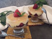 Une photo de desserts à la rhubarbe