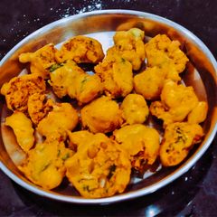 A picture of Sindhi Style Sanna Pakoda.