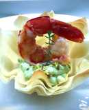 Cestino di fillo con gamberi, e crema di ricotta e avocado