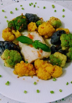 Foto principal de Bacalao a la plancha y mini coliflores de colores salteadas con sésamo