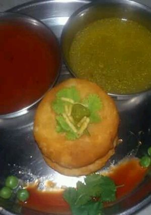 A picture of Matar kachori.