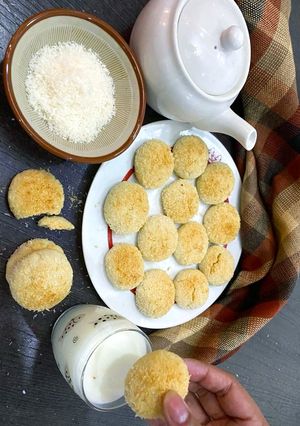 कोकोनट बटर कुकीज़(coconut butter cookies recipe in hindi) रेसिपी मुख्य फोटो