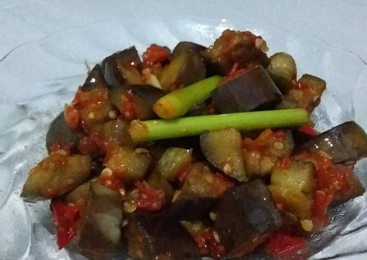 Tumis terong ungu