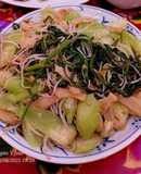 Rau muống, giá đỗ, mướp xào tóp mỡ