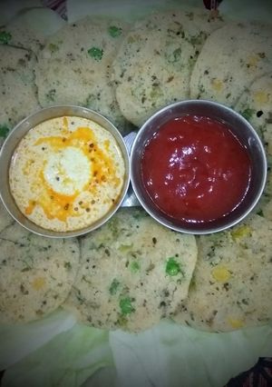 A picture of Oats veggie idlis.