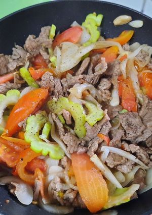 Hình của món Bò xào tứ sắc.