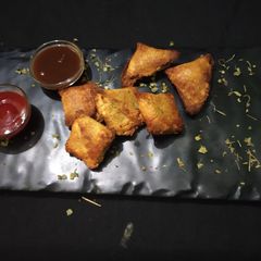A picture of Mini Bread Samosa.