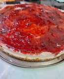 Εύκολο cheesecake με μαρμελάδα φράουλα