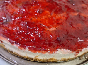 Φωτογραφία της συνταγής Εύκολο cheesecake με μαρμελάδα φράουλα