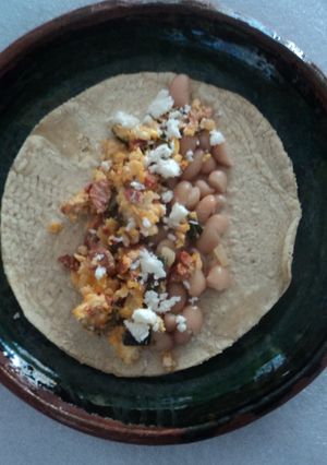 Una foto de Taco ranchero de huevos a la mexicana las correa