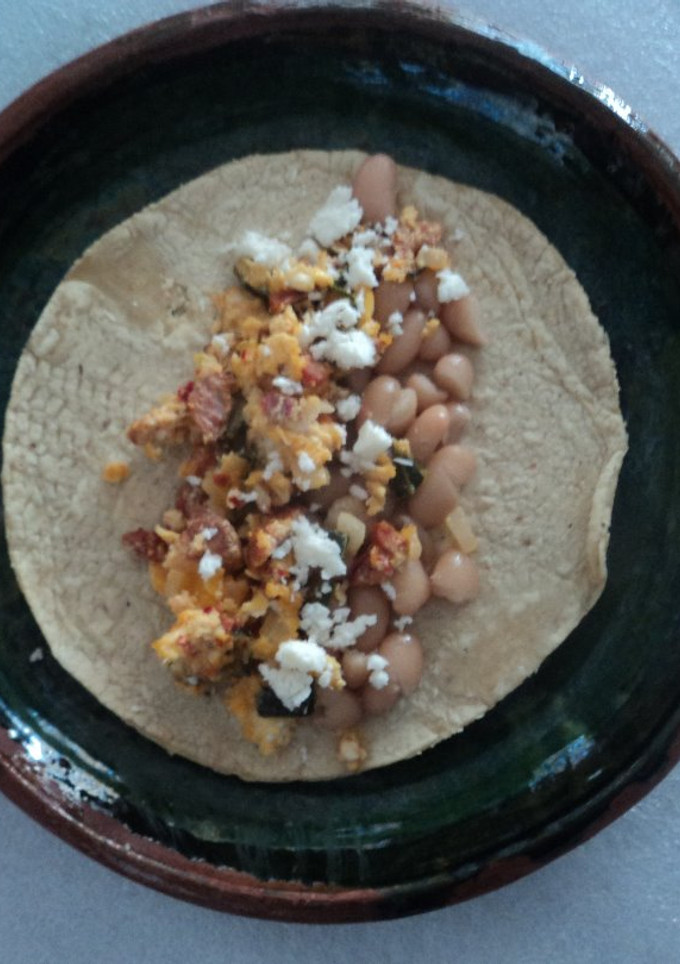 Una foto de Taco ranchero de huevos a la mexicana las correa