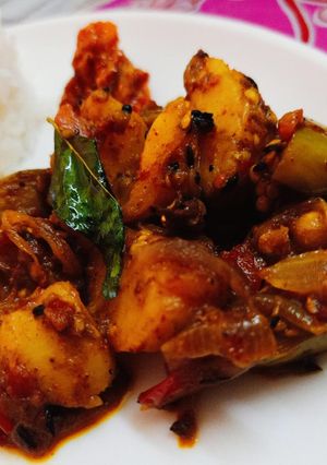 A picture of Aloo baigan ki khati sabji.