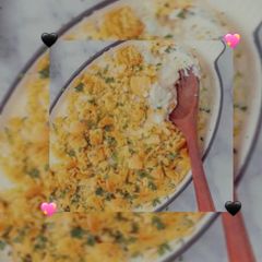 A picture of Mama’s home🎀style chicken&cheddar rice bake.