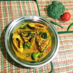 A picture of Broccoli Fish Curry.