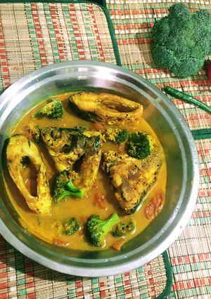 A picture of Broccoli Fish Curry.