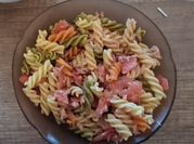 Una foto de pajaritas vegetales