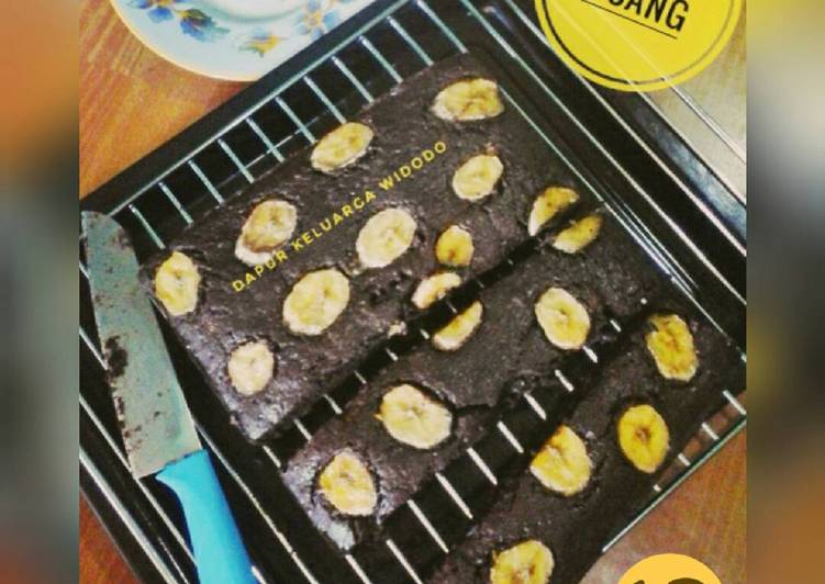 Bumbu Menyiapkan Brownies Pisang Cokelat super Moist, No Mixer yang Lezat