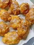 Buñuelos de manzana con azúcar y canela