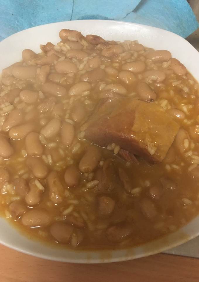 Una foto de Judías con arroz
