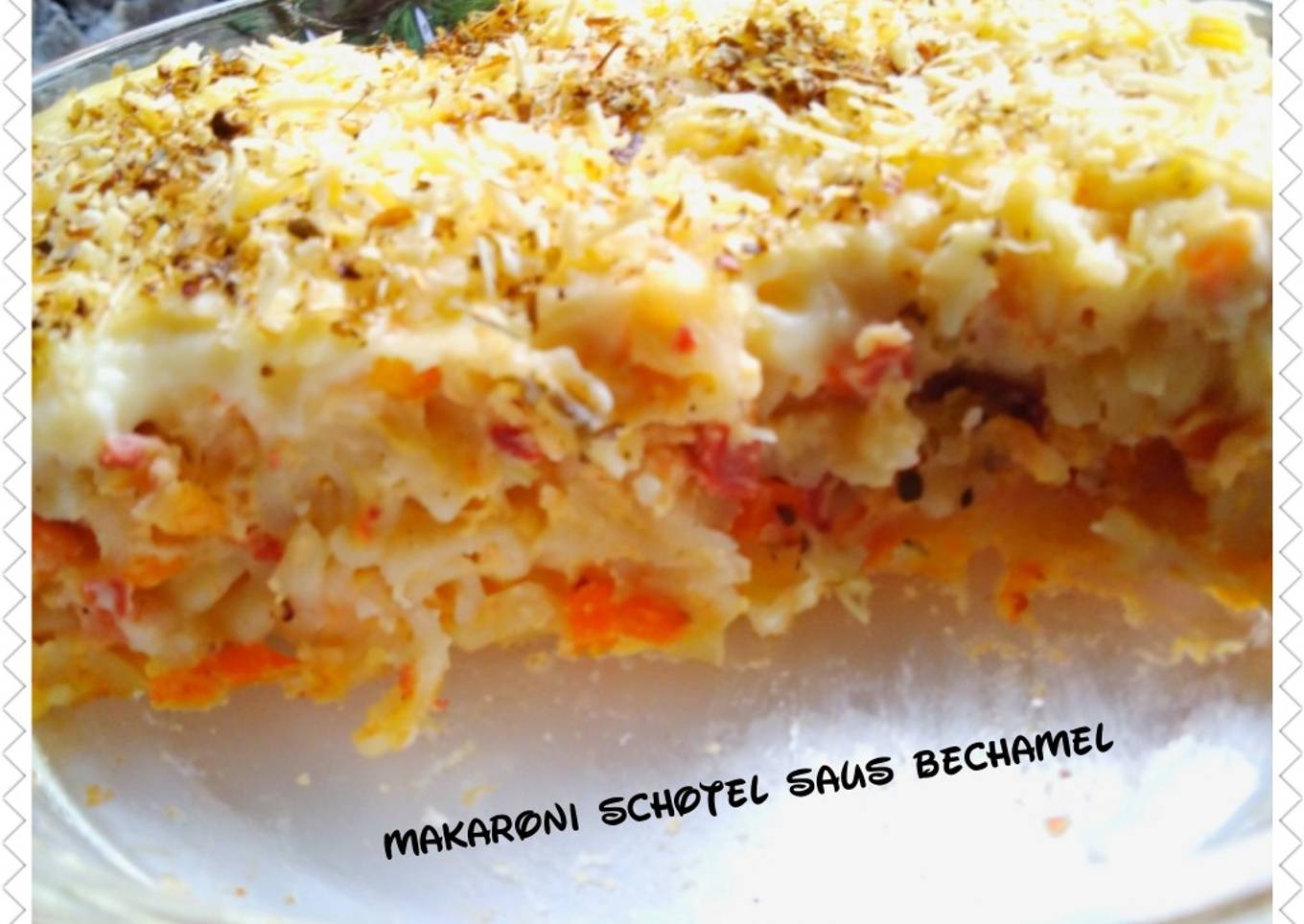 Makaroni panggang saus bechamel