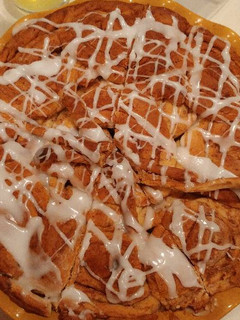A picture of My Cinnamon bun apple pie.