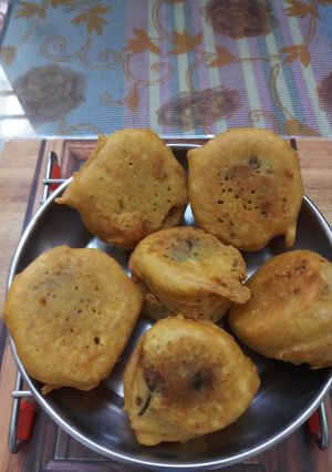 आलू वडा(aloo vada recipe in hindi) रेसिपी मुख्य फोटो