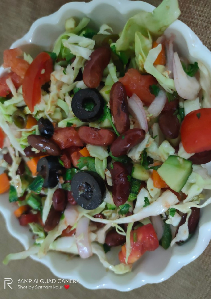 બીન્સ સલાડ (Beans Salad Recipe In Gujarati) રેસીપી મુખ્ય ફોટો