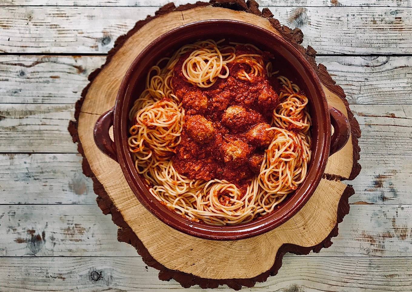 Espaguetis con albóndigas