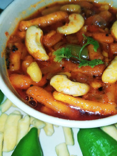 કાજુ ગાંઠીયા નું શાક (Kaju Ganthiya Shak Recipe in Gujarati) રેસીપી મુખ્ય ફોટો