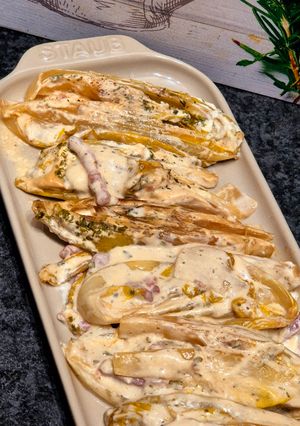 Une photo de Endives braisées à la crème et aux lardons en cocotte