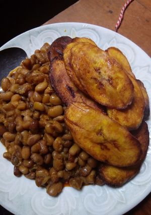 A picture of Beans and fried plantain.