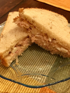 Una foto de Sándwich de atún #DiaDeLaMadre
